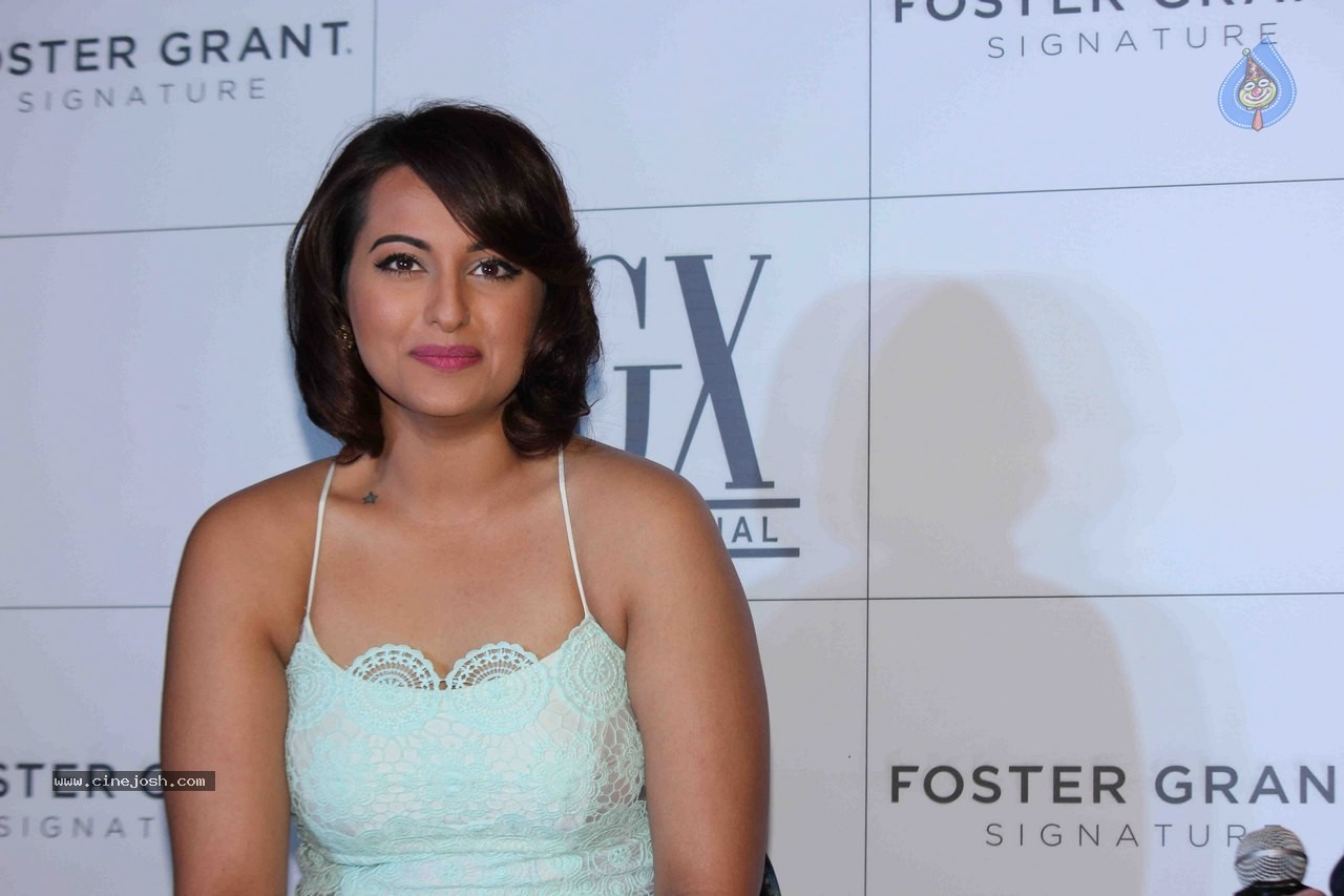 Sonakshi Sinha Launches Foster Grants Eyewear - 11 / 27 photos