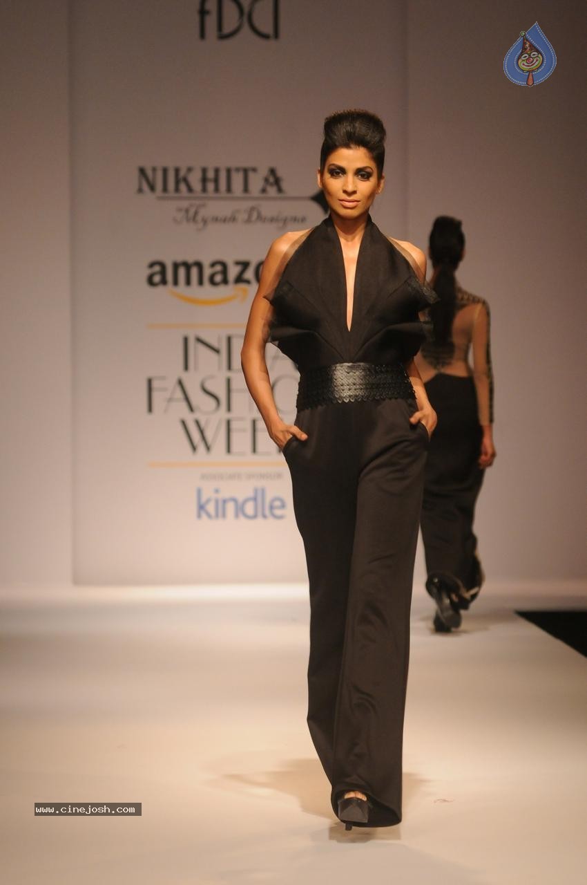 Sonal Chauhan Showstopper at AIFW - 20 / 49 photos