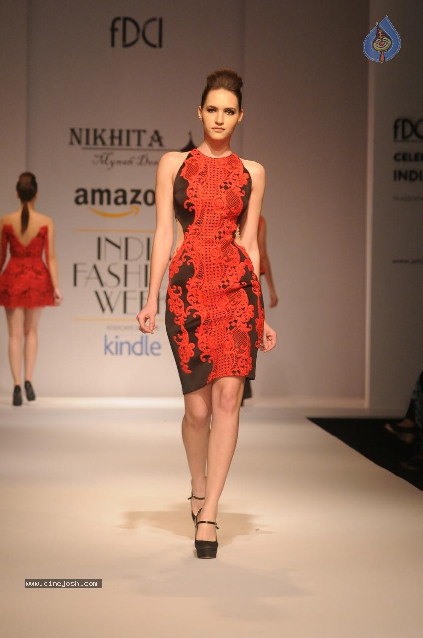 Sonal Chauhan Showstopper at AIFW - 22 / 49 photos