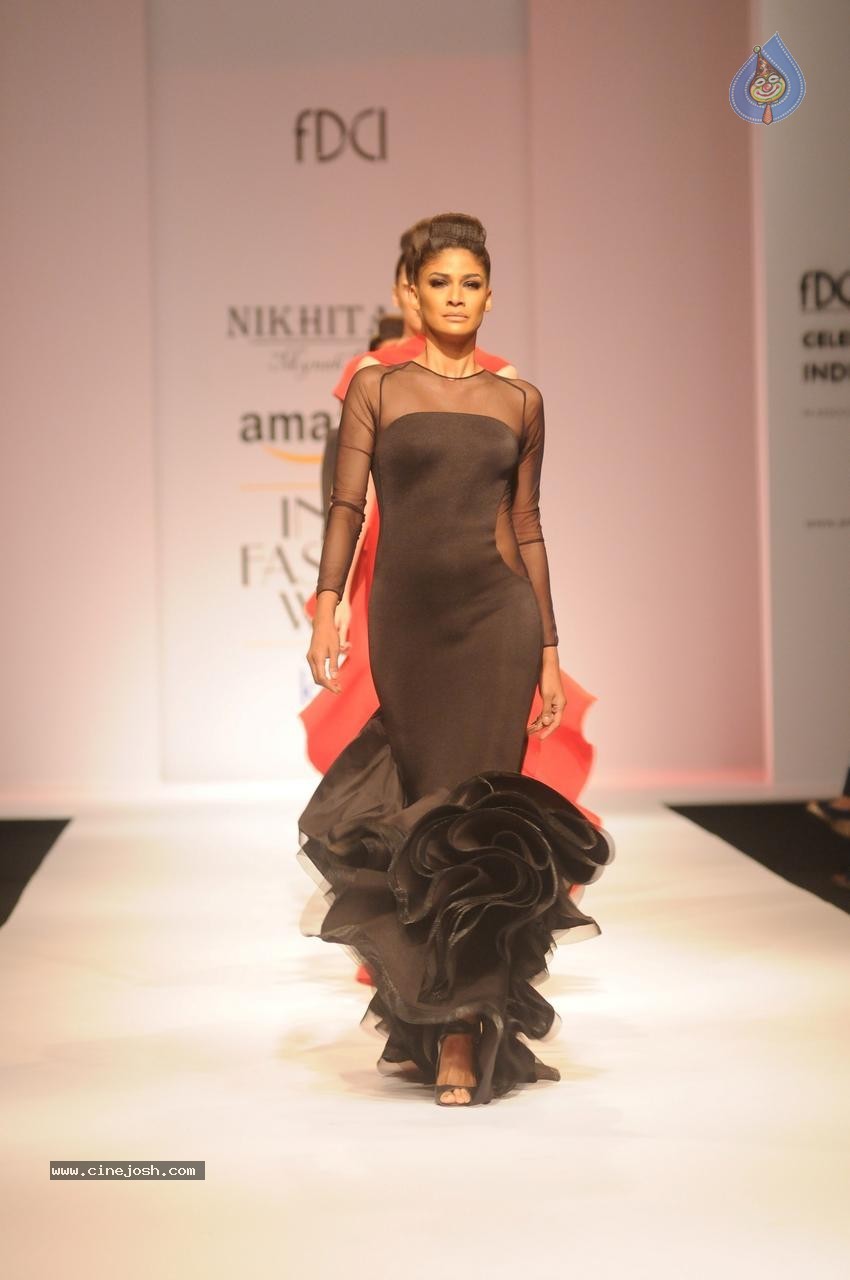 Sonal Chauhan Showstopper at AIFW - 39 / 49 photos