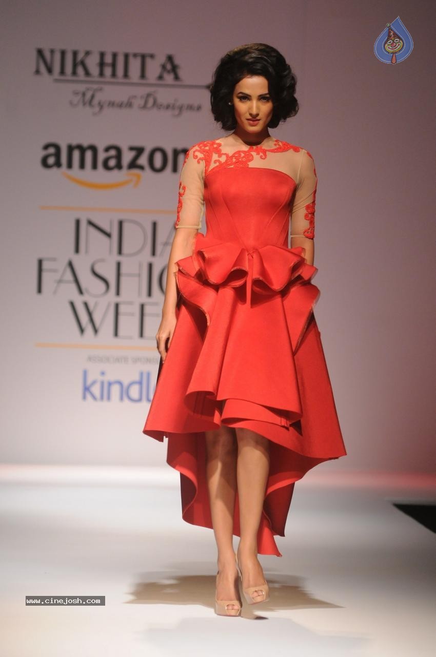 Sonal Chauhan Showstopper at AIFW - 41 / 49 photos