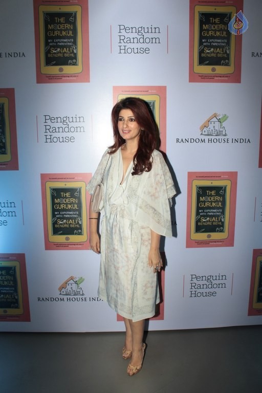 Sonali Bendre Book Success Party - 11 / 63 photos
