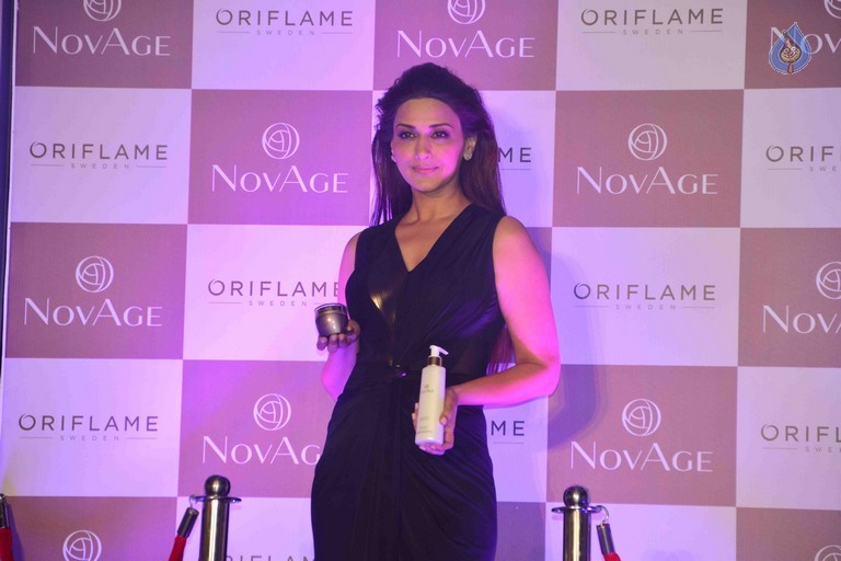 Sonali Bendre Launches Oriflame New Products - 1 / 21 photos