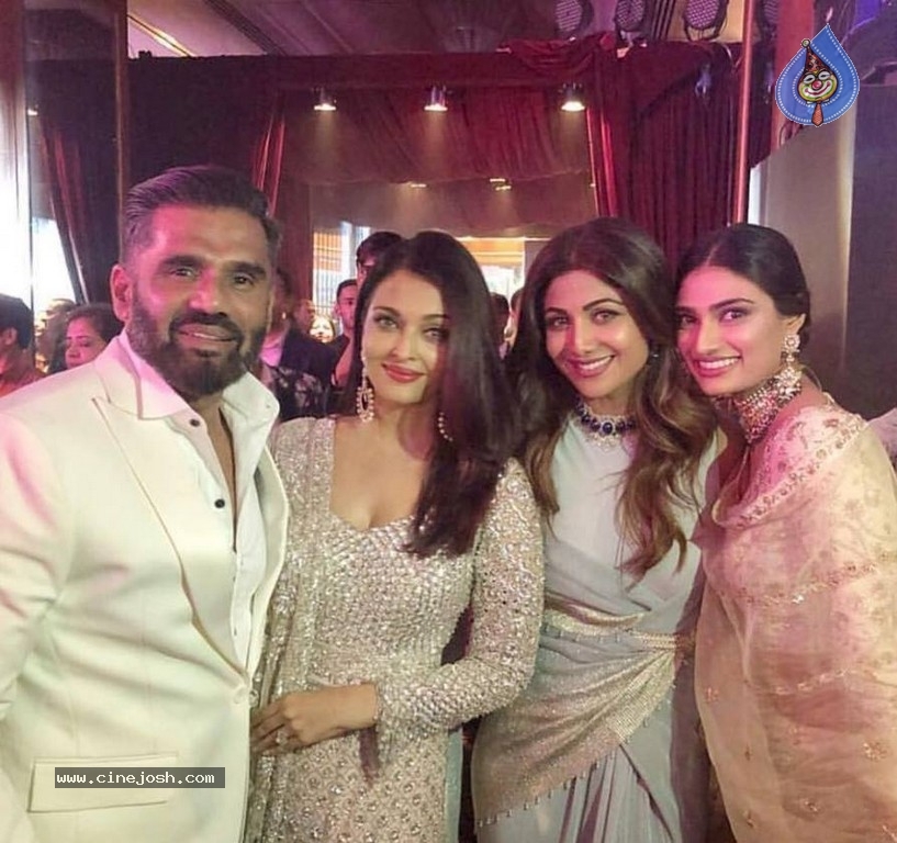 Sonam Kapoor - Anand Ahuja Reception Photos - 18 / 40 photos