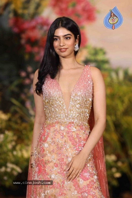 Sonam Kapoor And Anand Ahuja Wedding Reception Photos Set 2 - 17 / 42 photos