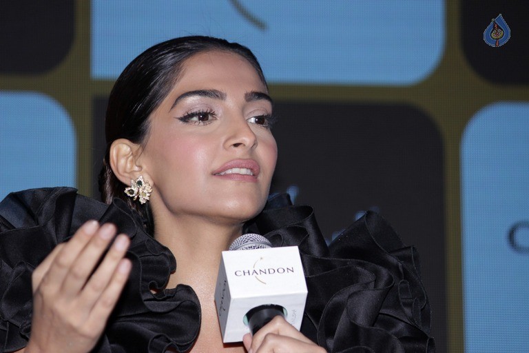 Sonam Kapoor at Chandon The Party Starter - 8 / 21 photos