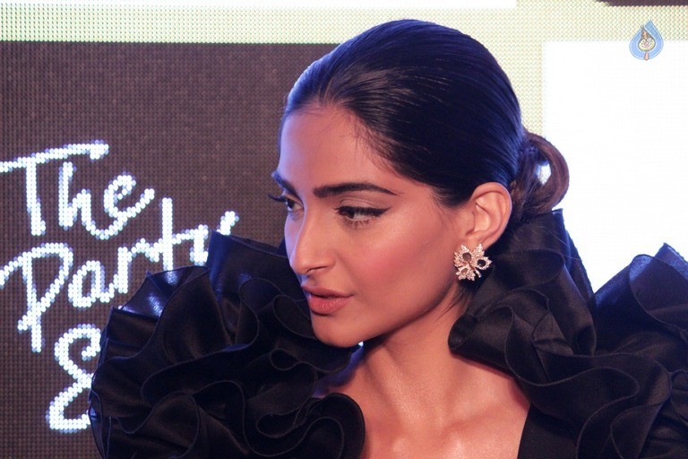 Sonam Kapoor at Chandon The Party Starter - 10 / 21 photos