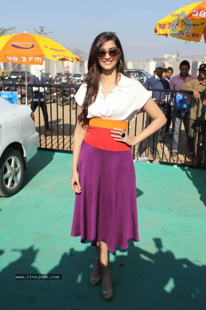 Sonam Kapoor at Get Active Expo 2012 Launch - 20 / 28 photos