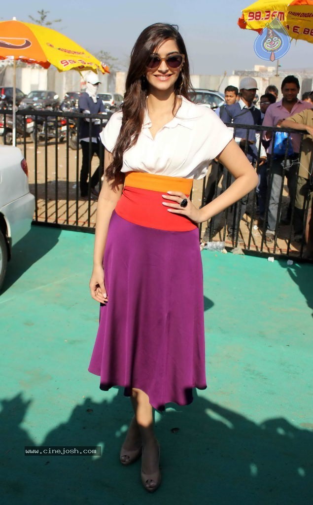 Sonam Kapoor at Get Active Expo 2012 Launch - 21 / 28 photos
