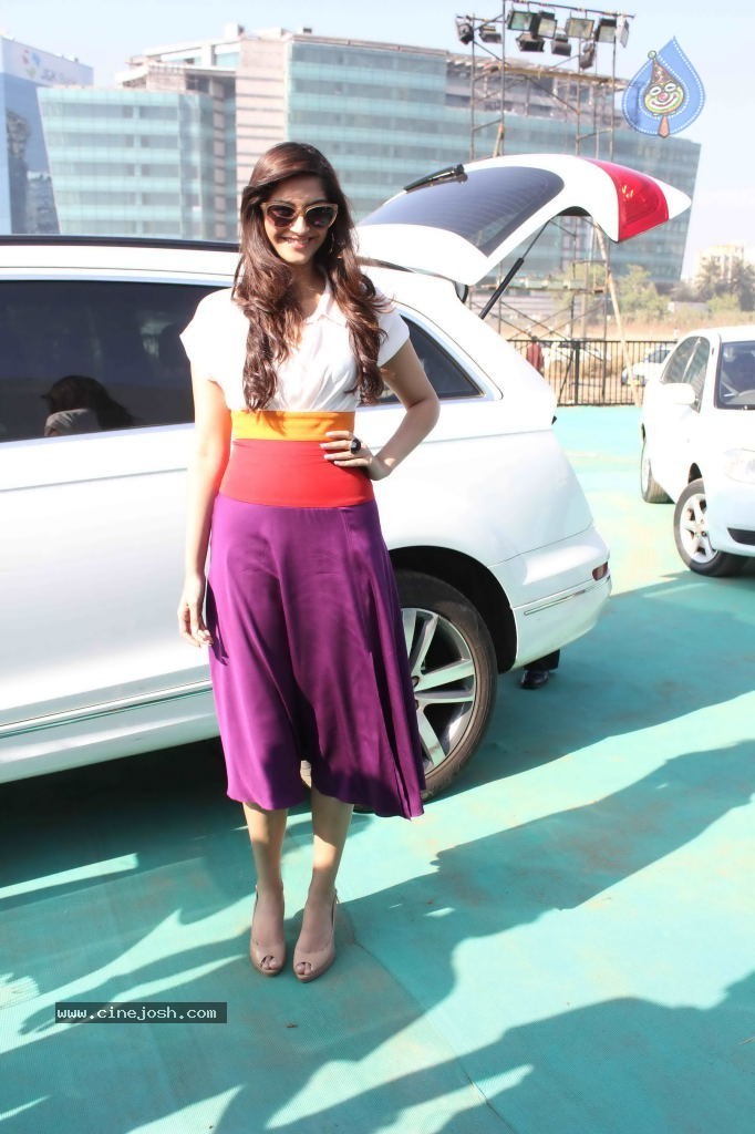 Sonam Kapoor at Get Active Expo 2012 Launch - 28 / 28 photos