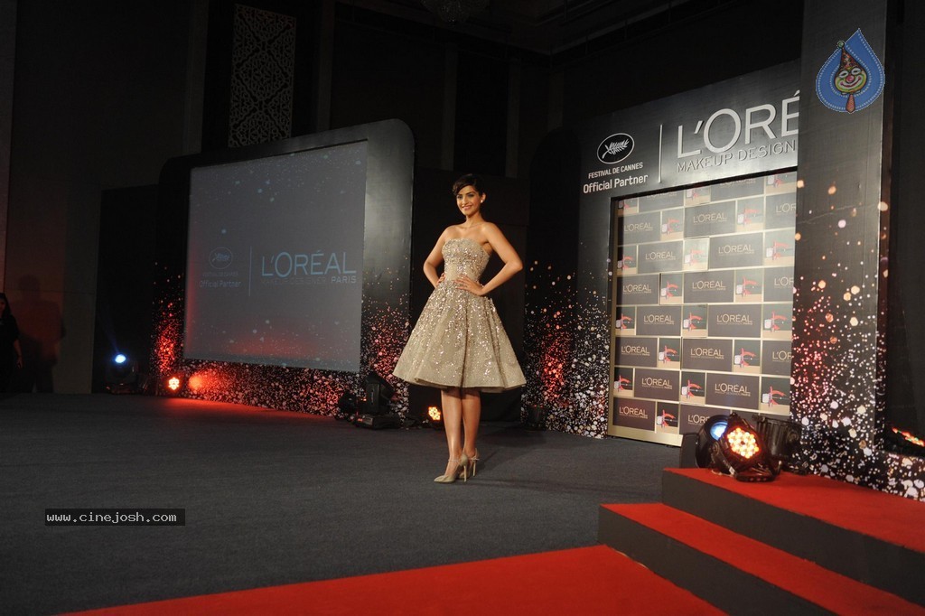 Sonam Kapoor at LOreal Paris Event - 2 / 85 photos