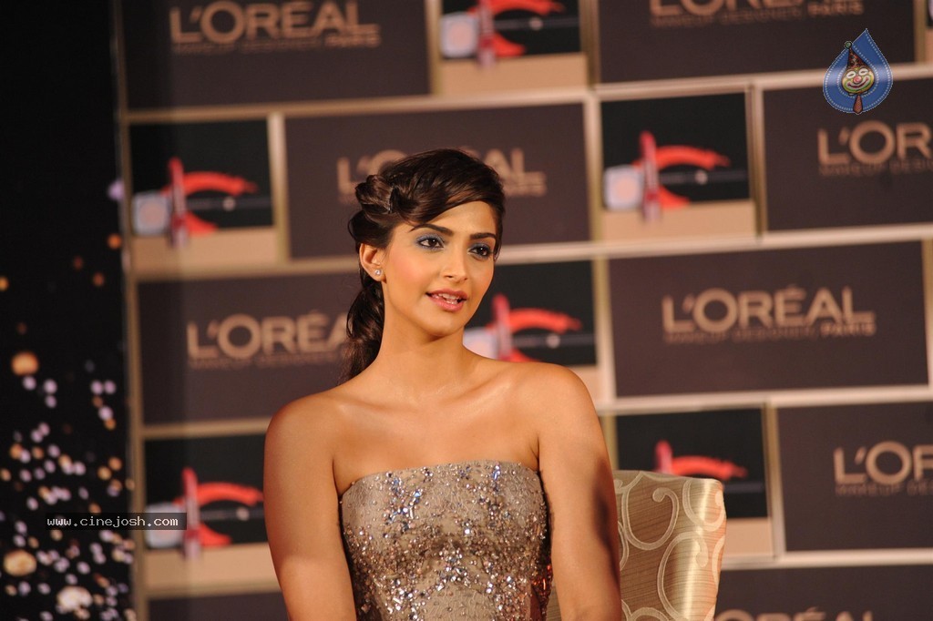 Sonam Kapoor at LOreal Paris Event - 28 / 85 photos