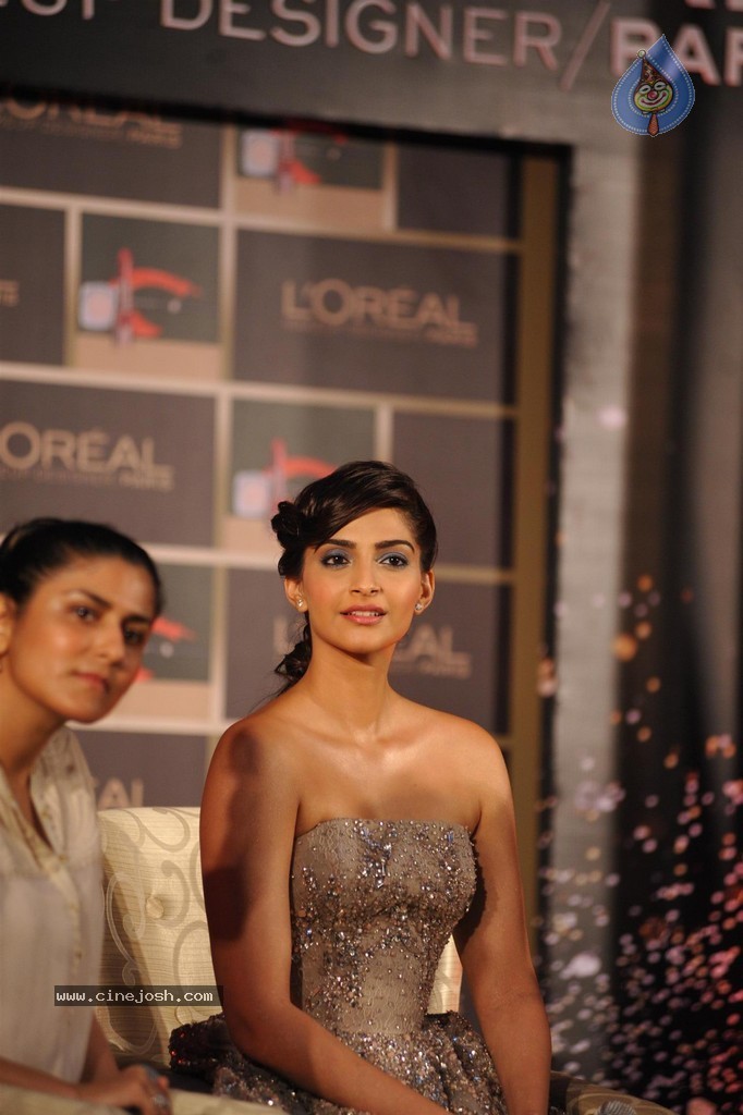Sonam Kapoor at LOreal Paris Event - 35 / 85 photos