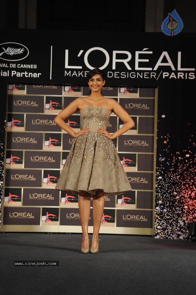 Sonam Kapoor at LOreal Paris Event - 53 / 85 photos