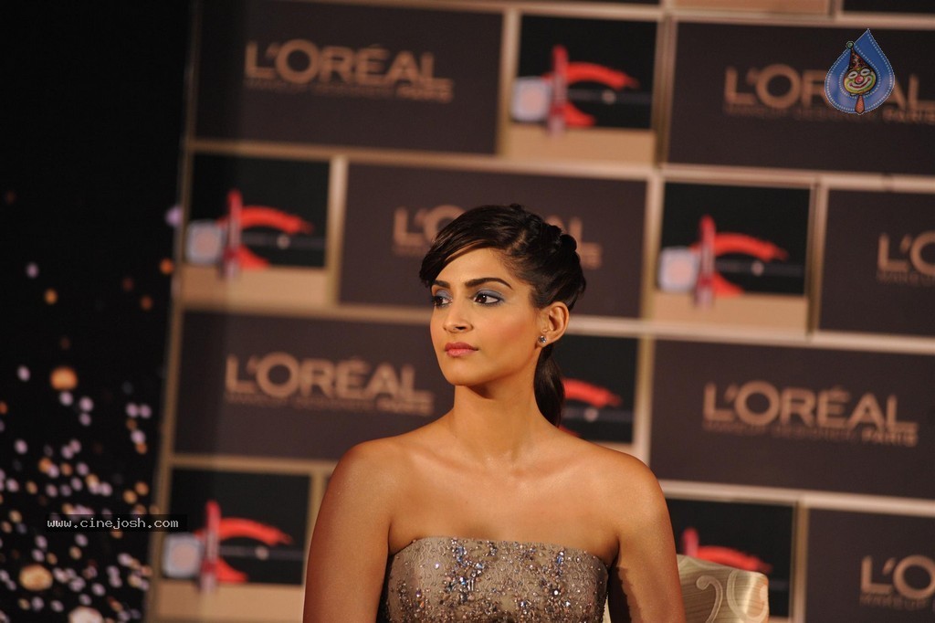 Sonam Kapoor at LOreal Paris Event - 55 / 85 photos