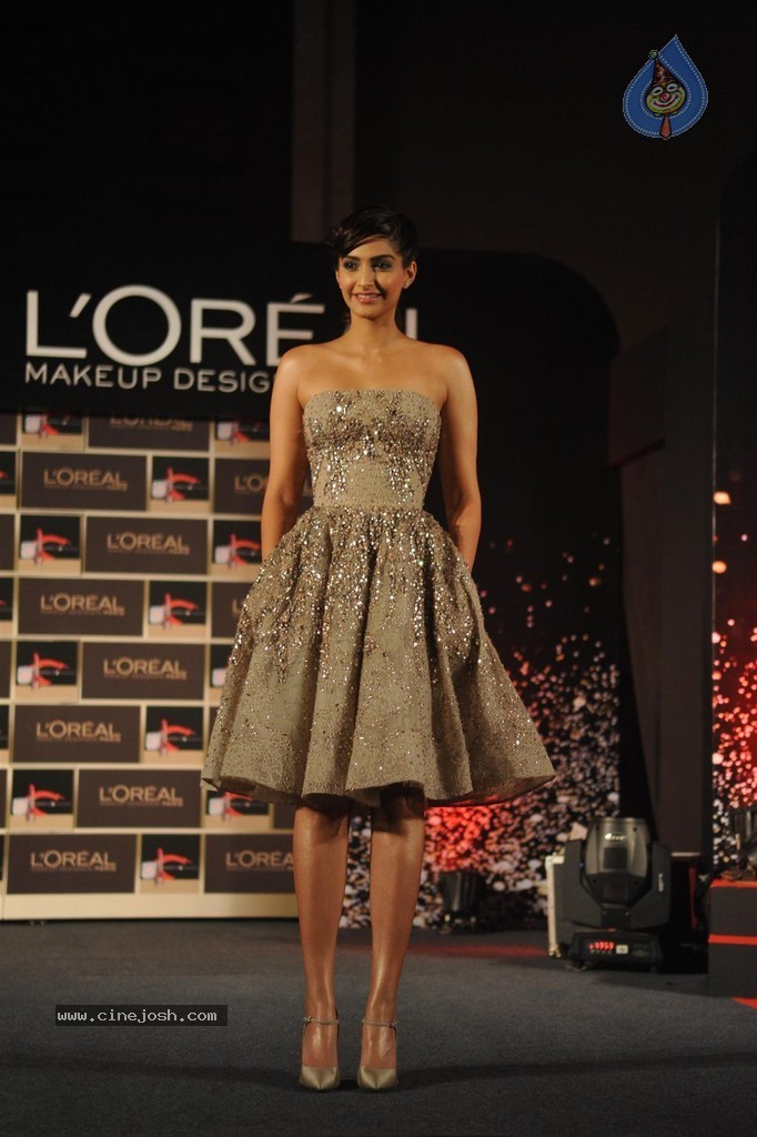 Sonam Kapoor at LOreal Paris Event - 77 / 85 photos