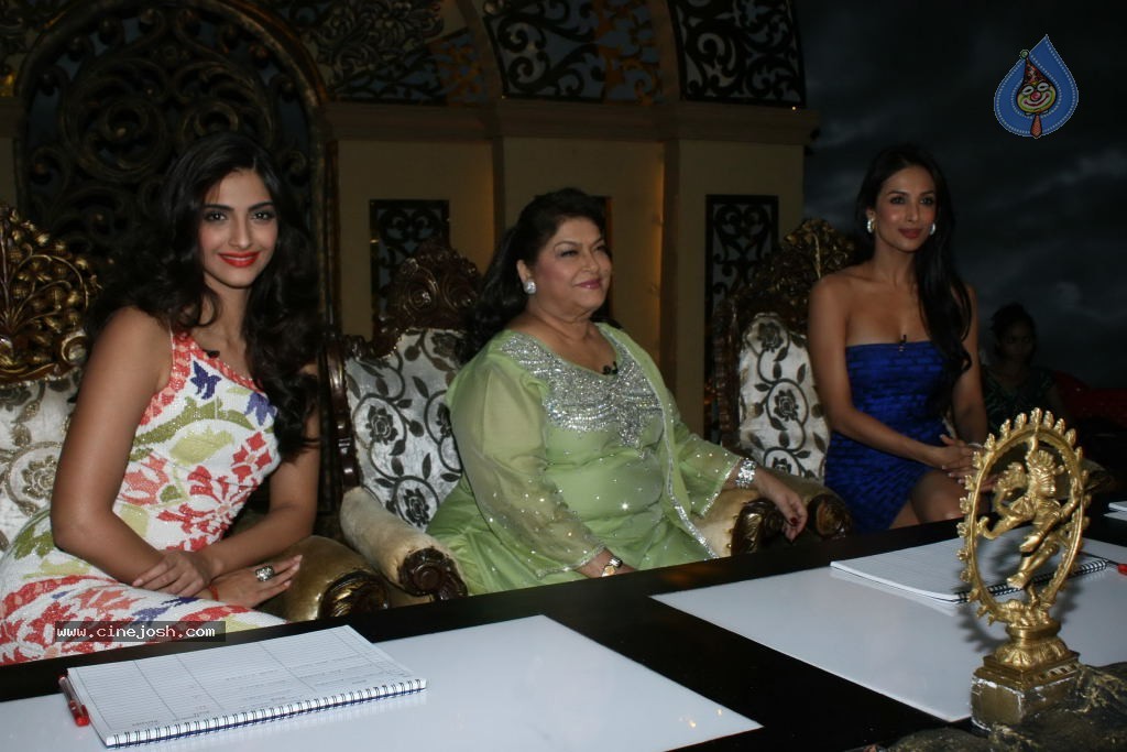 Sonam Kapoor at Nachle Ve Set - 7 / 39 photos