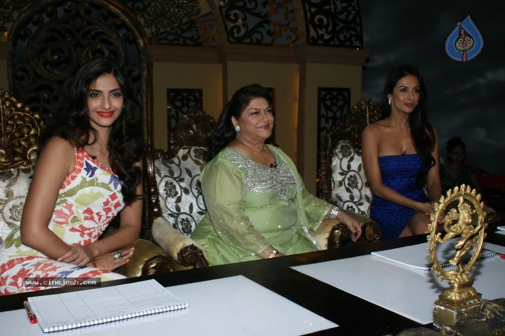 Sonam Kapoor at Nachle Ve Set - 14 / 39 photos