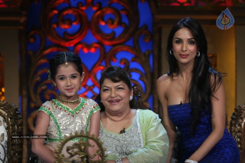 Sonam Kapoor at Nachle Ve Set - 36 / 39 photos