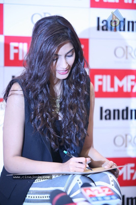 Sonam Kapoor Launches FilmFare New Magazine - 4 / 47 photos