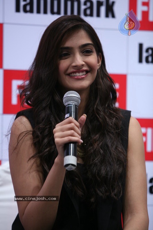 Sonam Kapoor Launches FilmFare New Magazine - 37 / 47 photos