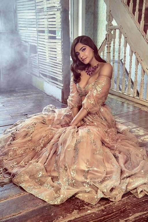 Sonam Kapoor Pictures - 2 / 4 photos
