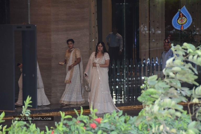 Sonam Kapoor Sangeet and Mehndi Ceremony - 28 / 63 photos
