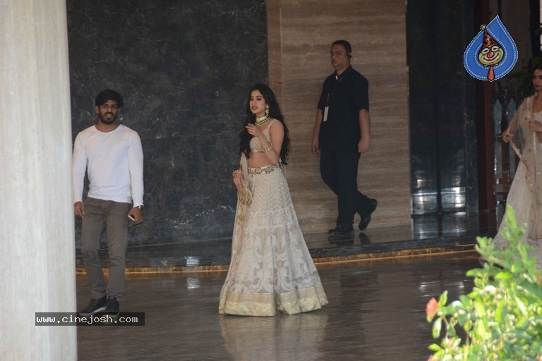 Sonam Kapoor Sangeet and Mehndi Ceremony - 35 / 63 photos