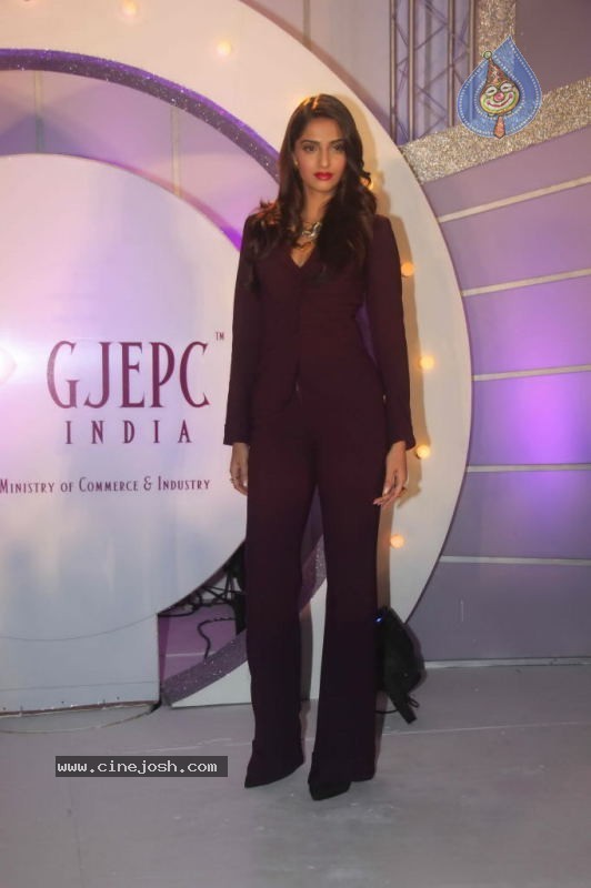 Sonam Kapoor Unveils GJEPC New Logo - 2 / 31 photos