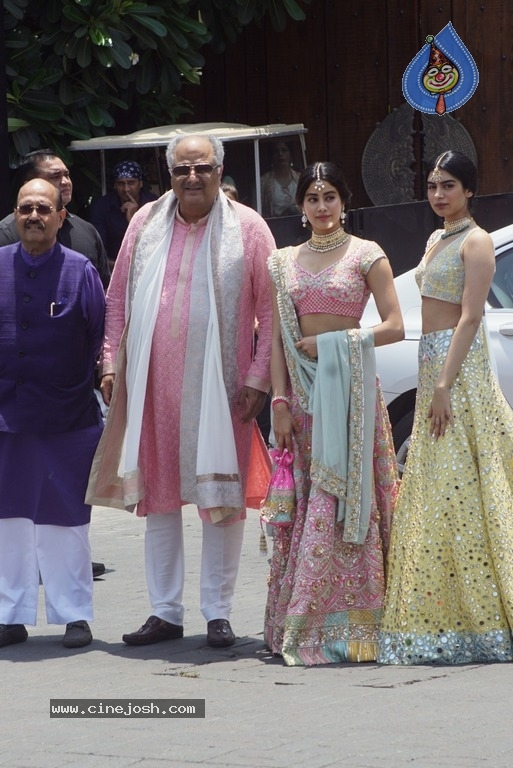 Sonam Kapoor Wedding Photos Set1 - 11 / 18 photos