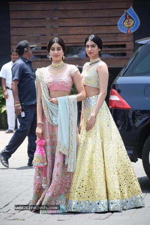 Sonam Kapoor Wedding Photos Set2 - 13 / 42 photos