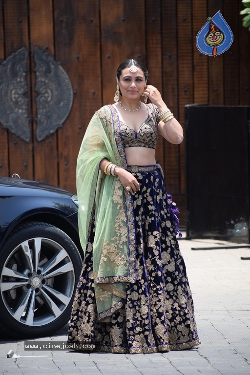 Sonam Kapoor Wedding Photos Set2 - 28 / 42 photos
