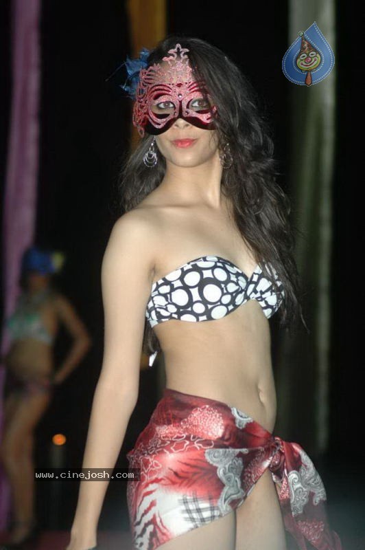 Spicy Models at Indian Princess 2011 Bash - 37 / 113 photos