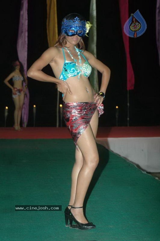 Spicy Models at Indian Princess 2011 Bash - 75 / 113 photos