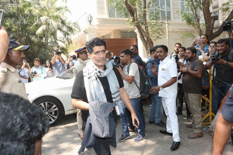 Sridevi Death - Celebs Visit Anil Kapoor Set 3 - 11 / 18 photos