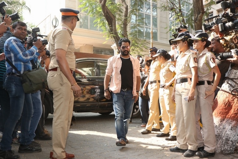 Sridevi Death - Celebs Visit Anil Kapoor Set 3 - 16 / 18 photos
