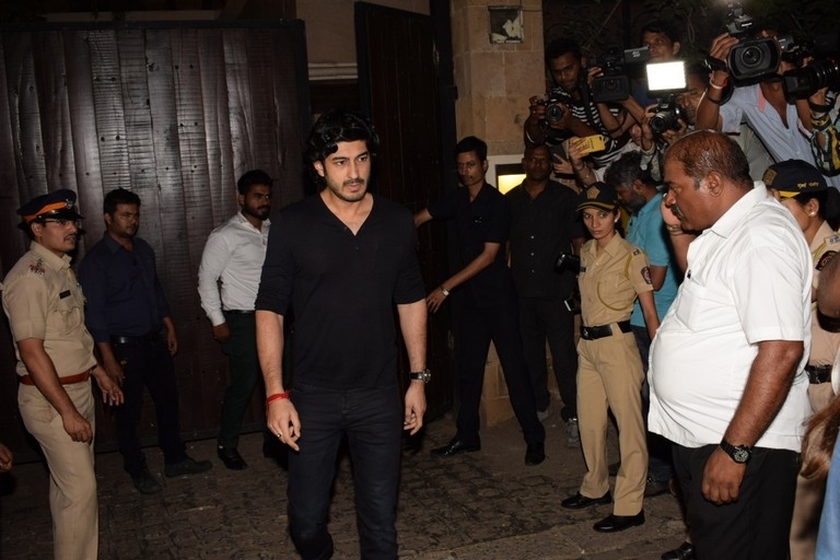 Sridevi Death - Celebs Visit Anil Kapoor Set 4 - 8 / 41 photos