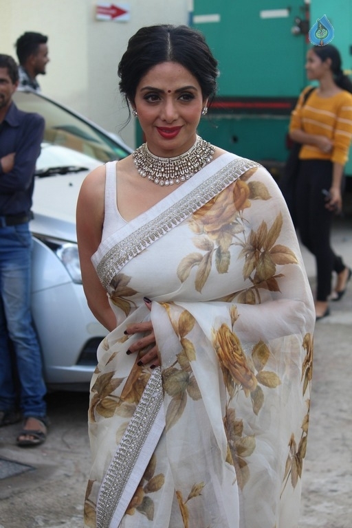 Sridevi Promotes Mom at Sa Re Ga Ma Pa Sets - 5 / 21 photos
