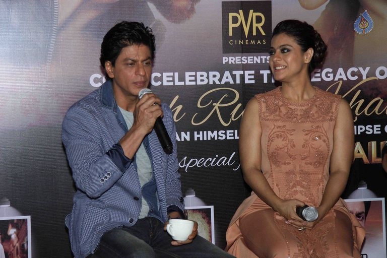 SRK and Kajol at Sneak Preview of Film Dilwale - 33 / 40 photos