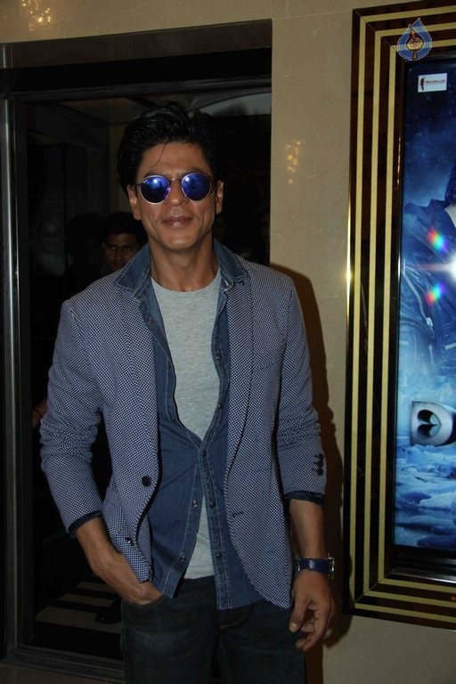 SRK and Kajol at Sneak Preview of Film Dilwale - 35 / 40 photos
