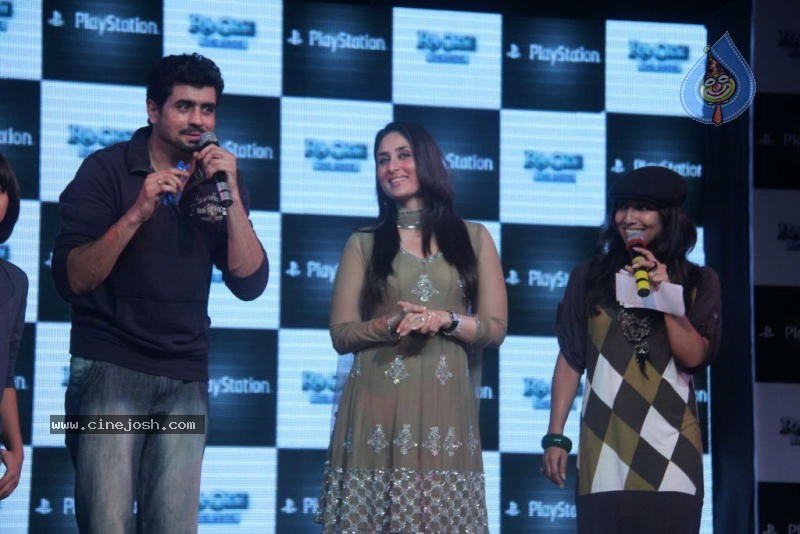 SRK and Kareena at Sony Playstation Event - 19 / 45 photos