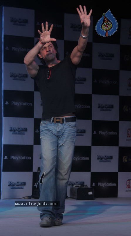 SRK and Kareena at Sony Playstation Event - 43 / 45 photos