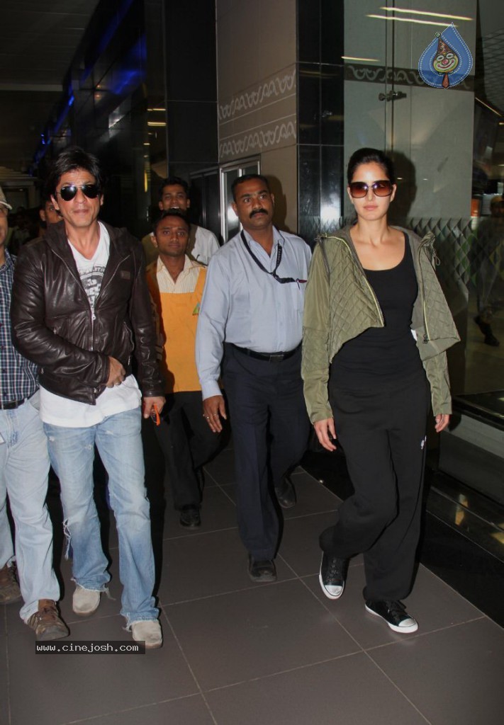 SRK and Katrina at Mumbai Airport - 13 / 57 photos