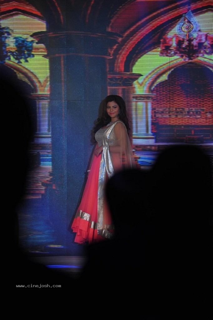 SRK at Ticket to Bollywood Event - 86 / 122 photos