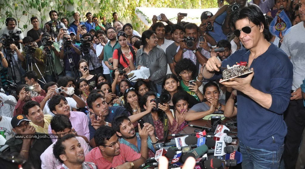 SRK Celebrates His Bday with Fans and Media - 31 / 31 photos