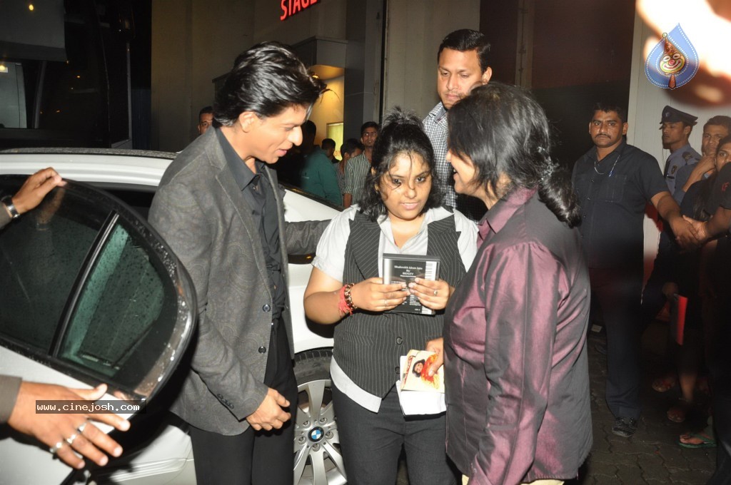 SRK n Deepika at Indian Idol Junior Event - 51 / 59 photos