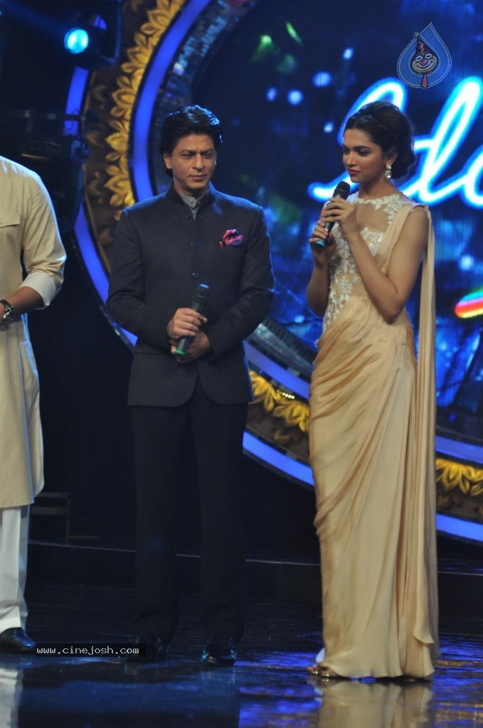 SRK n Deepika at Indian Idol Junior Event - 53 / 59 photos