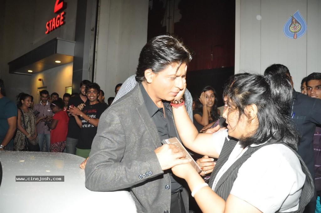 SRK n Deepika at Indian Idol Junior Event - 55 / 59 photos