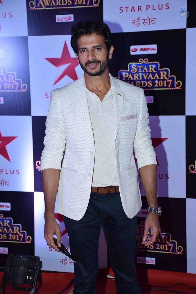 Star Parivar Awards 2017 Red Carpet Photos - 31 / 62 photos