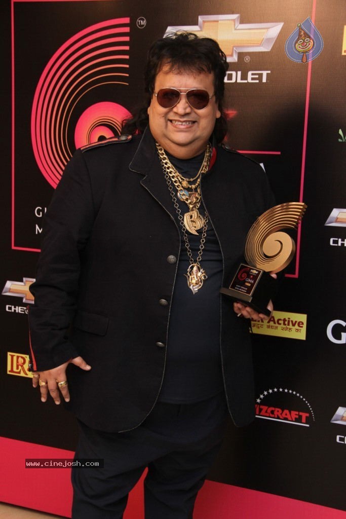 Stars at 3rd GIMA Awards - 13 / 21 photos